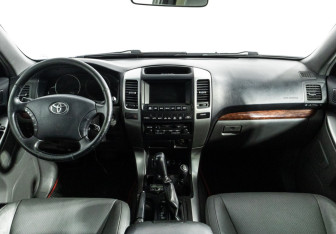 Подержанный автомобиль Toyota Land Cruiser Prado 2007 года (13 фото)