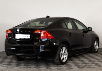 Подержанный автомобиль Volvo S60 2014 года (5 фото)