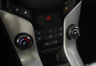 Подержанный автомобиль Chevrolet Cruze Wagon 2014 года (14 фото)