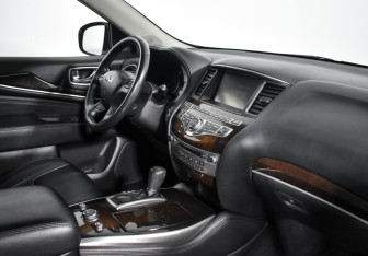 Подержанный автомобиль Infiniti QX60 2014 года (17 фото)