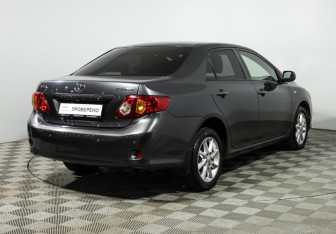 Подержанный автомобиль Toyota Corolla Sedan 2008 года (5 фото)