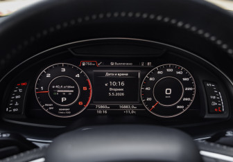 Подержанный автомобиль Audi Q7 2019 года (17 фото)