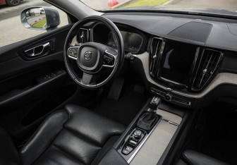 Подержанный автомобиль Volvo XC60 2020 года (10 фото)