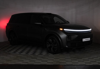 Подержанный автомобиль LiXiang L9 2024 года (25 фото)