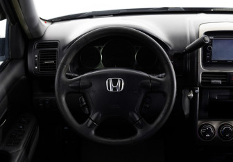 Подержанный автомобиль Honda CR-V 2005 года (12 фото)