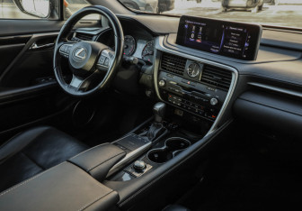 Подержанный автомобиль Lexus RX 2020 года (11 фото)