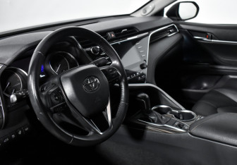 Подержанный автомобиль Toyota Camry Sedan 2018 года (9 фото)