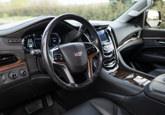 Подержанный автомобиль Cadillac Escalade Suv 2017 года (14 фото)