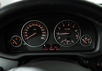 Подержанный автомобиль BMW X3 2013 года (12 фото)
