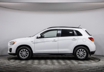 Подержанный автомобиль Mitsubishi ASX 2013 года (8 фото)