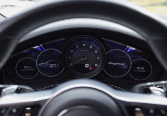 Подержанный автомобиль Porsche Cayenne 2018 года (29 фото)