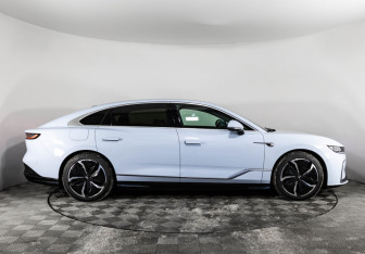 Подержанный автомобиль Voyah Passion 2023 года (6 фото)