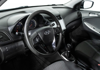 Подержанный автомобиль Hyundai Solaris Sedan 2011 года (11 фото)