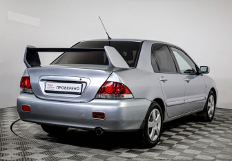 Подержанный автомобиль Mitsubishi Lancer Sedan 2006 года (5 фото)