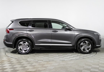 Подержанный автомобиль Hyundai Santa Fe 2021 года (4 фото)
