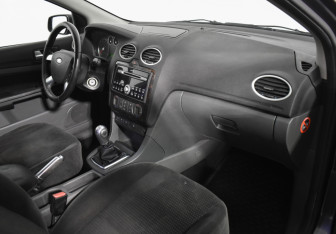Подержанный автомобиль Ford Focus Sedan 2007 года (12 фото)