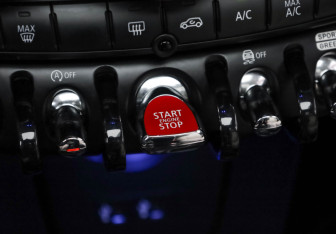 Подержанный автомобиль MINI Hatch 2019 года (26 фото)