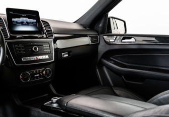 Подержанный автомобиль Mercedes-Benz GLE 2016 года (17 фото)