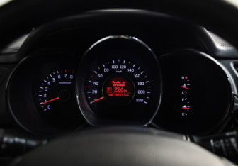 Подержанный автомобиль Kia Rio Hatchback 2014 года (10 фото)