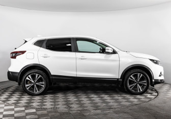 Подержанный автомобиль Nissan Qashqai 2021 года (5 фото)