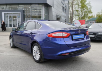 Подержанный автомобиль Ford Mondeo Sedan 2015 года (6 фото)