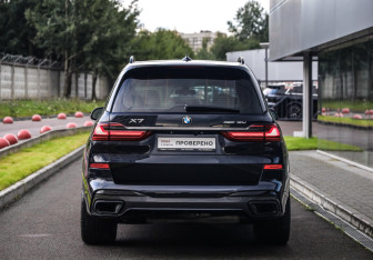 Подержанный автомобиль BMW X7 2019 года (7 фото)