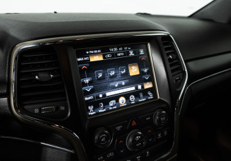 Подержанный автомобиль Jeep Grand Cherokee 2013 года (17 фото)