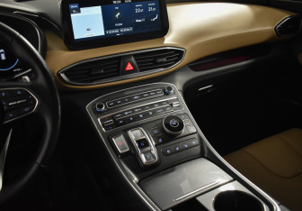 Подержанный автомобиль Hyundai Santa Fe 2021 года (22 фото)