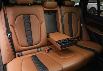 Подержанный автомобиль BMW X5 M 2021 года (33 фото)