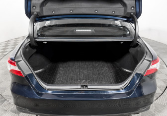 Подержанный автомобиль Toyota Camry Sedan 2019 года (20 фото)