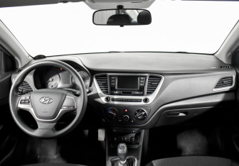 Подержанный автомобиль Hyundai Solaris Sedan 2017 года (10 фото)