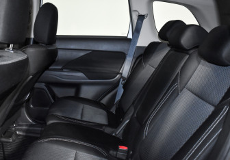 Подержанный автомобиль Mitsubishi Outlander 2020 года (12 фото)