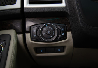 Подержанный автомобиль Ford Explorer 2014 года (19 фото)