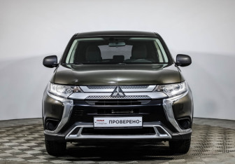 Подержанный автомобиль Mitsubishi Outlander 2020 года (2 фото)