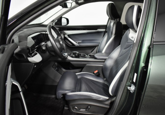 Подержанный автомобиль Geely Atlas 2024 года (10 фото)