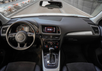 Подержанный автомобиль Audi Q5 2015 года (10 фото)