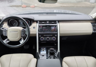Подержанный автомобиль Land Rover Discovery 2017 года (25 фото)