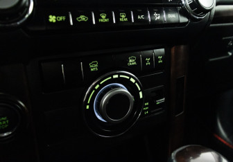 Подержанный автомобиль Toyota Land Cruiser Prado 2014 года (17 фото)