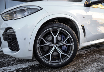 Подержанный автомобиль BMW X5 2020 года (3 фото)