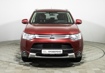 Подержанный автомобиль Mitsubishi Outlander 2014 года (2 фото)