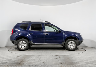 Подержанный автомобиль Renault Duster 2014 года (4 фото)