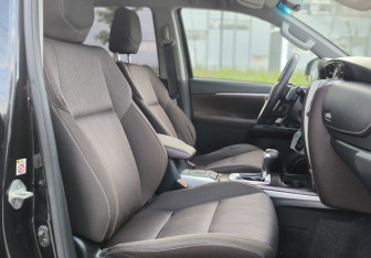 Подержанный автомобиль Toyota Fortuner 2019 года (11 фото)
