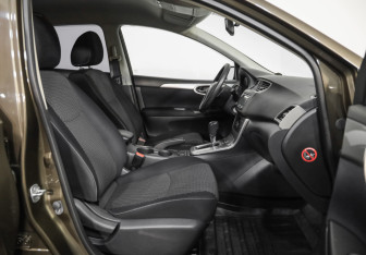 Подержанный автомобиль Nissan Tiida Hatchback 2015 года (18 фото)