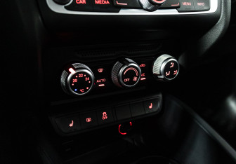 Подержанный автомобиль Audi A1 2016 года (16 фото)