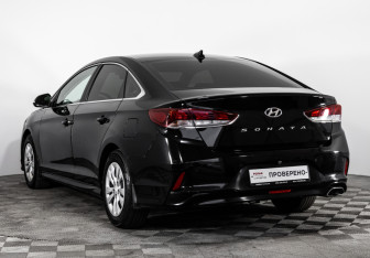 Подержанный автомобиль Hyundai Sonata 2019 года (7 фото)