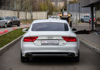 Подержанный автомобиль Audi A7 2011 года (7 фото)