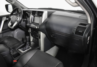 Подержанный автомобиль Toyota Land Cruiser Prado 2013 года (12 фото)