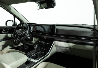 Подержанный автомобиль Kia Carnival 2021 года (9 фото)