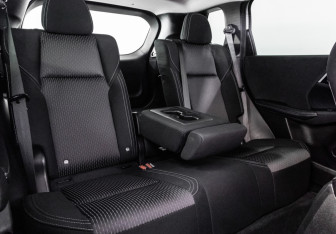 Подержанный автомобиль Mitsubishi Outlander 2022 года (26 фото)