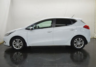 Подержанный автомобиль Kia Ceed Hatchback 2013 года (8 фото)